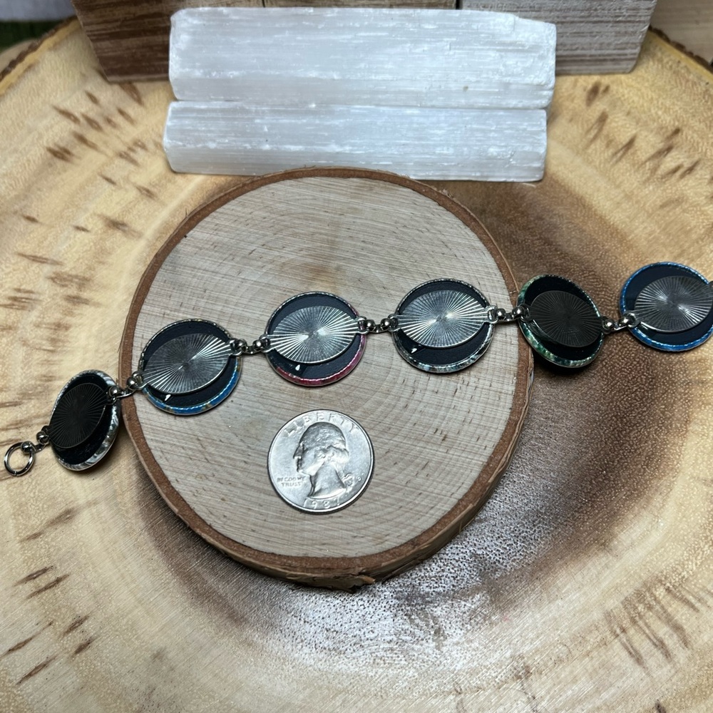 VTG| Handmade Spring Button Bracelet 🪴✨ - Picture 3 of 6